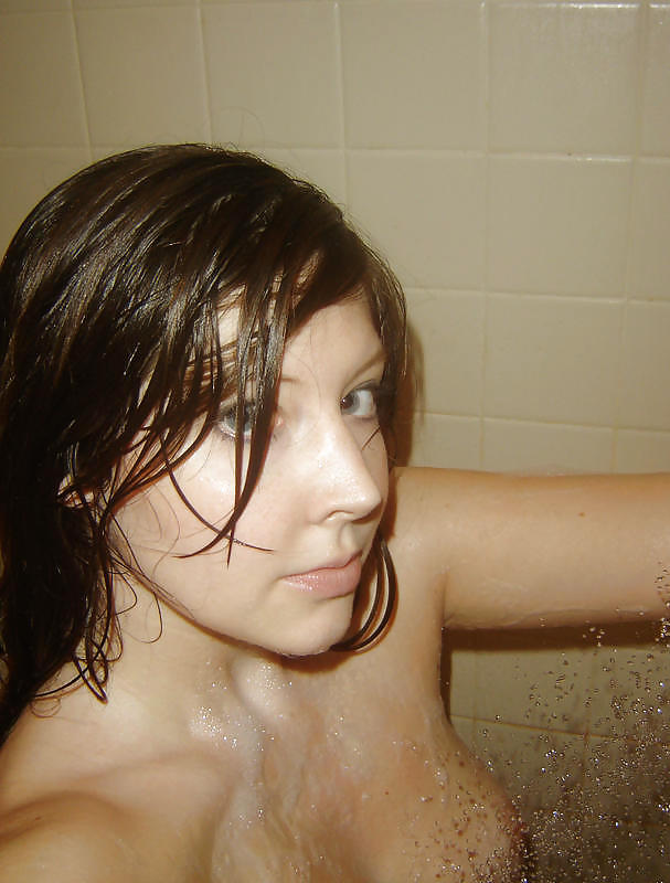 Porn image Amateur Redhead Kate Likes Take Sexy Nudes