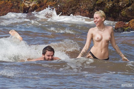 450px x 300px - Miley Cyrus is Topless at the Beach - 37 Pics | xHamster