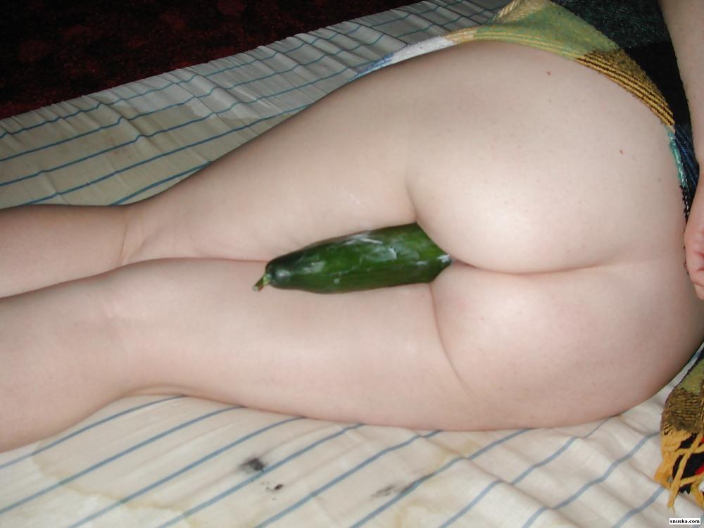 Porn image Women that likes to fill their holes with a cucumber