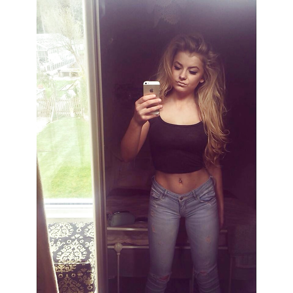 Porn image Uk bimbo Ellie