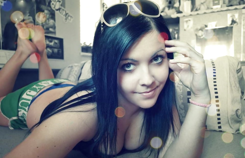 Porn image selfshot girls feet pose!!!