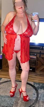 Slutty BBW wife in red lingerie - 35 Pics | xHamster