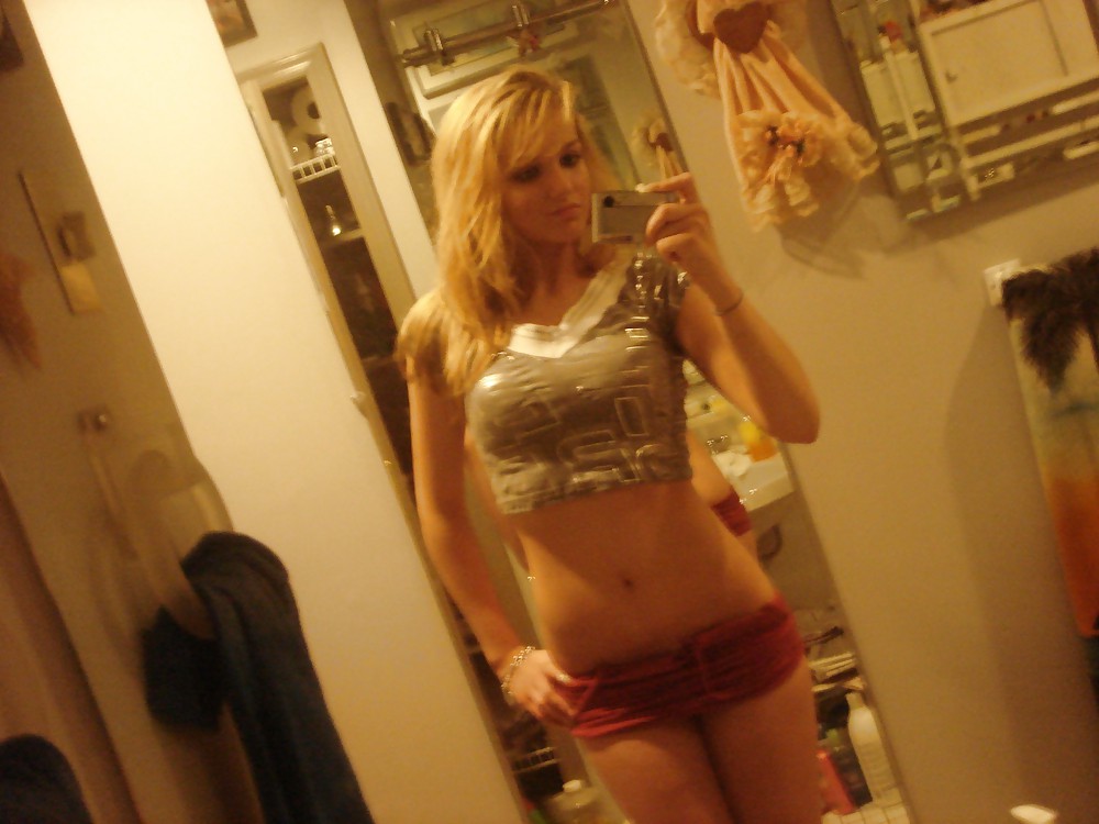 Porn image Busty Blonde Self Shot Teenie