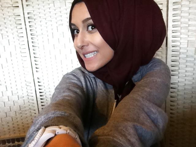 Porn image Cute hijab girl ... show her some love
