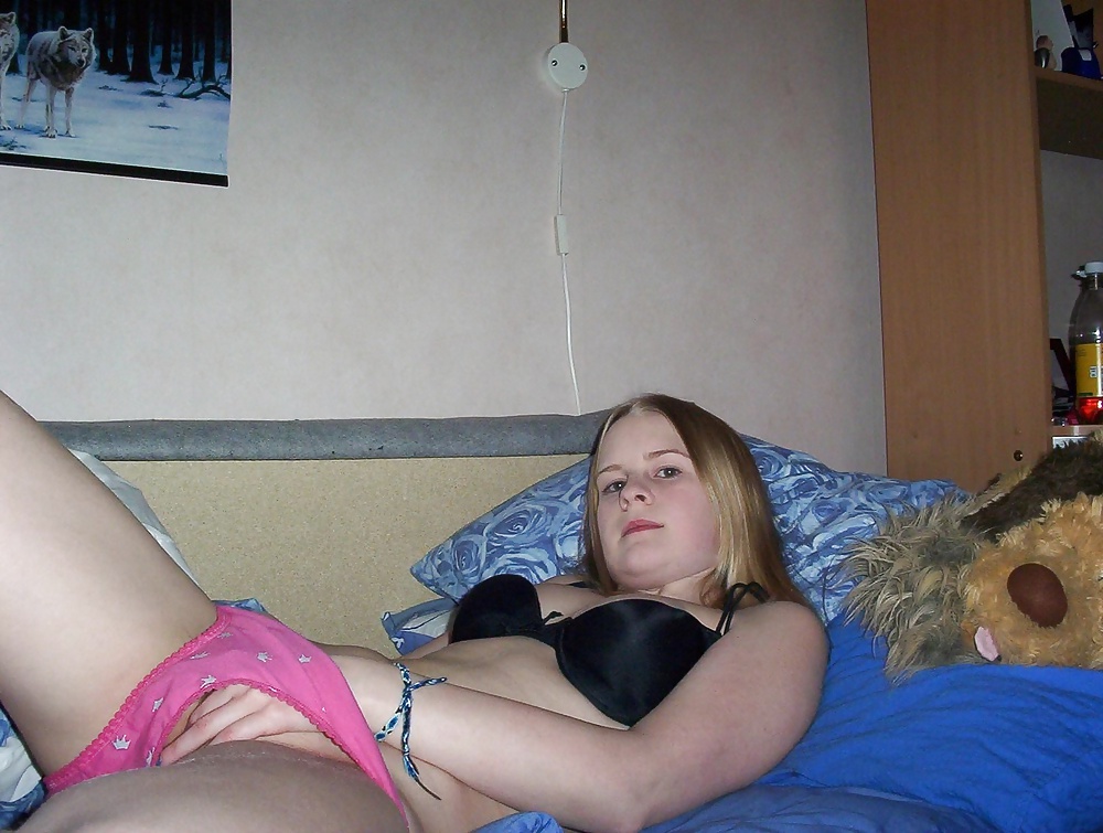 Porn image Blonde Swedish amateur teen masturbate