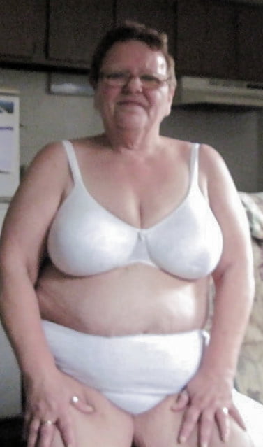 Grannies in underwear- 116 Photos 