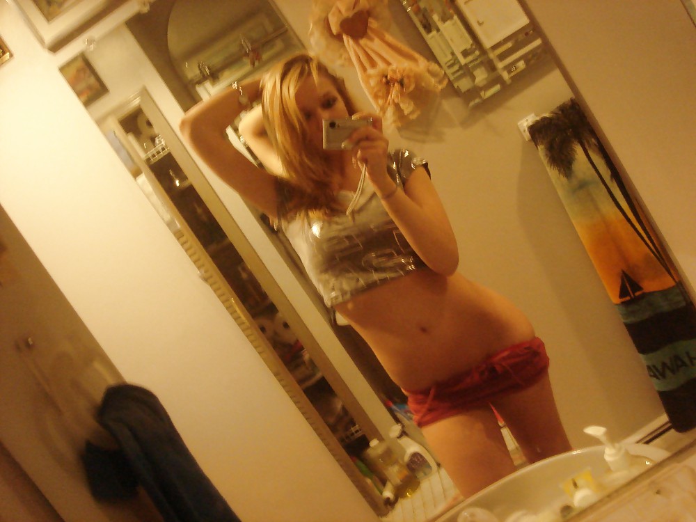 Porn image Busty Blonde Self Shot Teenie