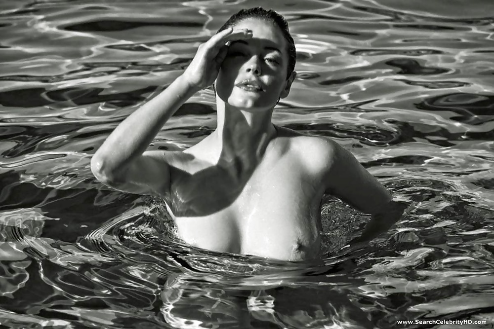 Rose Mcgowan Nude Photoshoot Flaunt 2014 10 Pics Xhamster