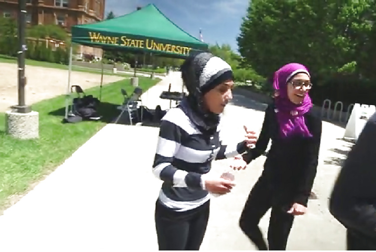 Porn image Veiled Arab slut kissing white dude