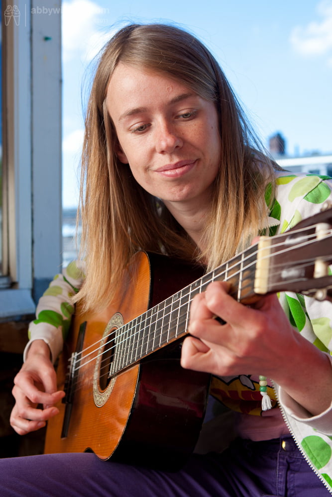 GUITAR TEACHER FEMKE EXPOSED - 12 Photos 