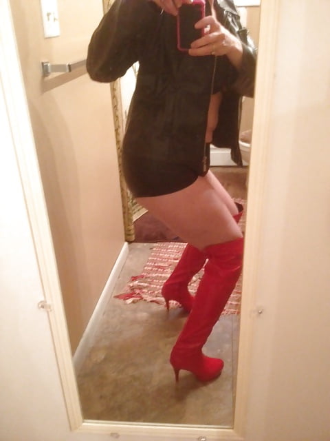 Porn image HOT LEATHER AND RED BOOTS