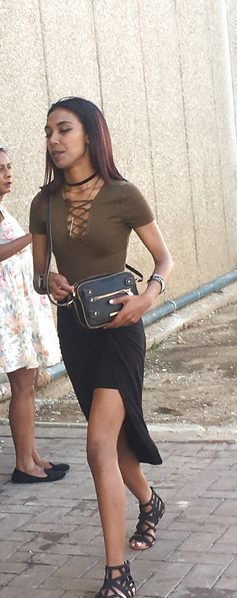 Porn image Hot desi teen at the mall