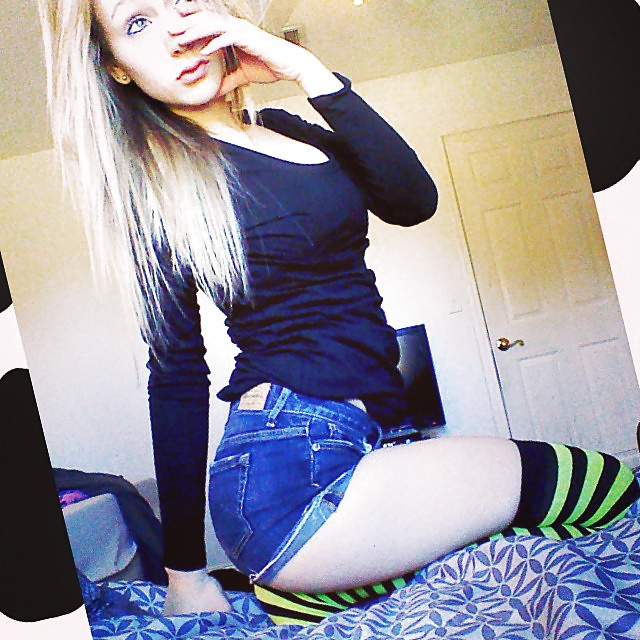 Porn image Sexy blonde teen
