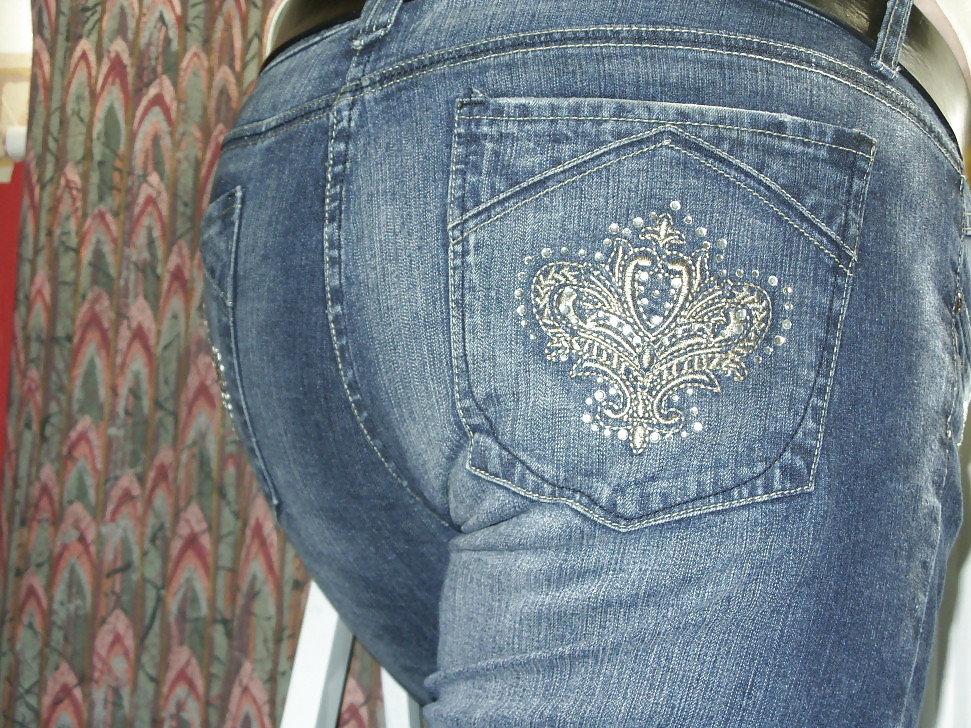 Porn image The wife's hot ass in sexy jeans