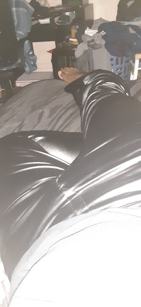 I have leather pants and I not afraid to fuck with it. - 2 Photos 