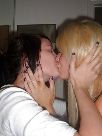 2 Sexy teen lesbians