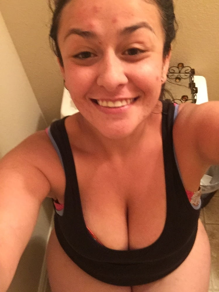 Amanda's Slutty Selfies Exposed - 51 Pics 