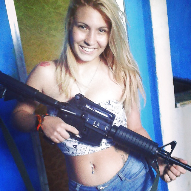 Porn image mulher de bandido caiu na net