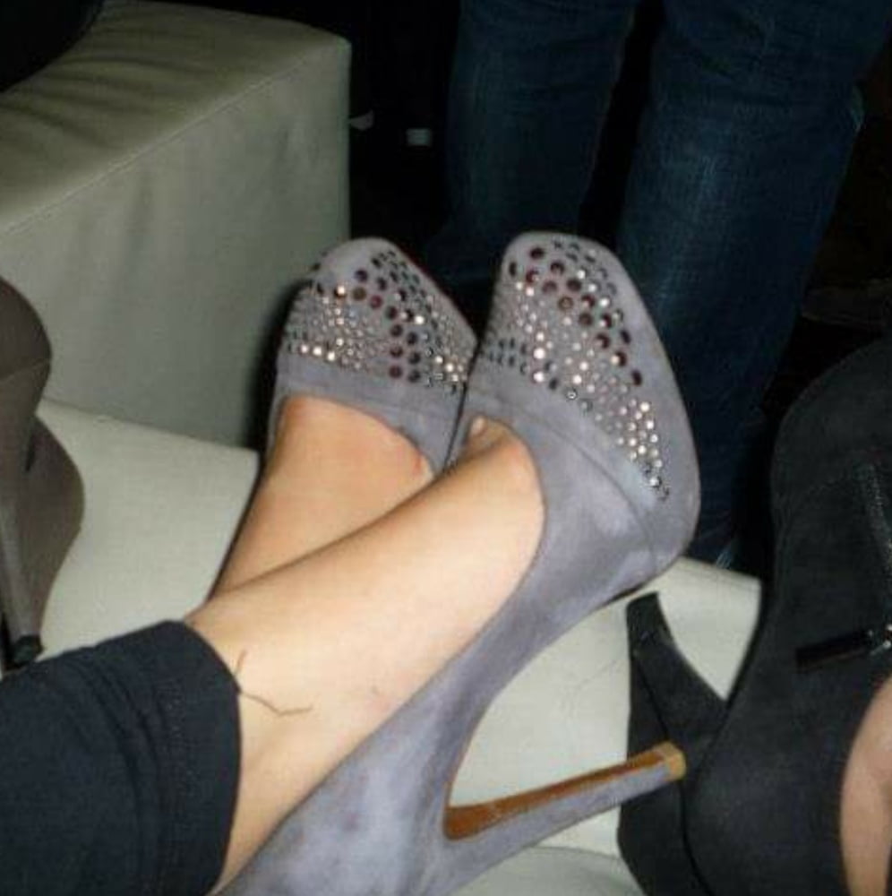 Friends feet and shoes - 8 Photos 