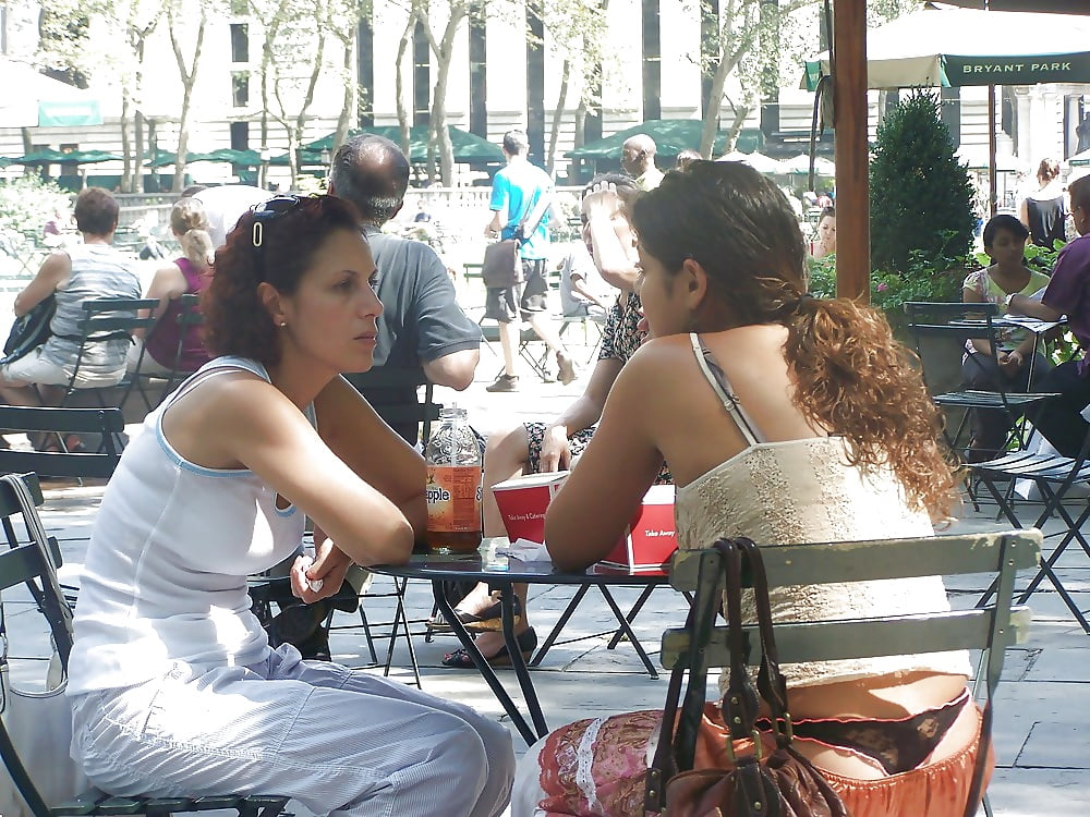 Porn image Candid young slut : thong V