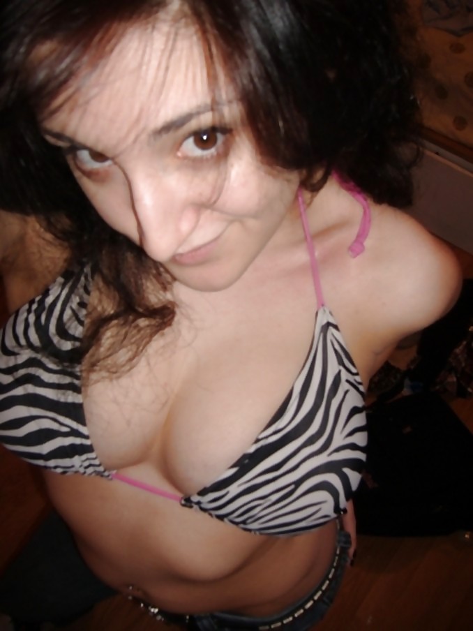 Porn image Pretty Amateur Brunette 22