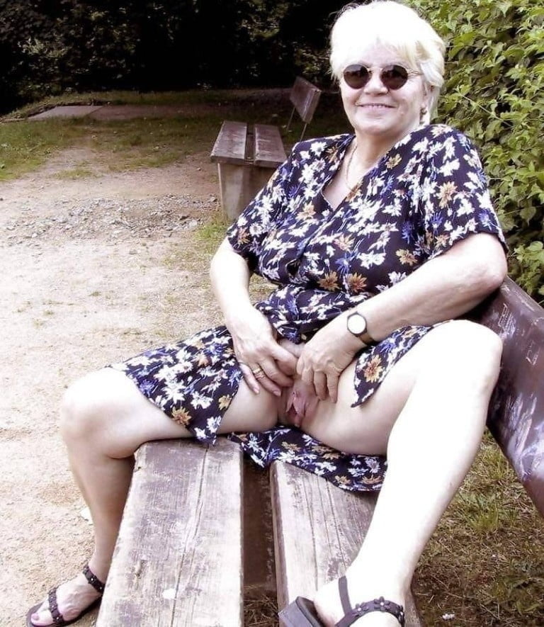 Granny forgot her Panties - 104 Photos 