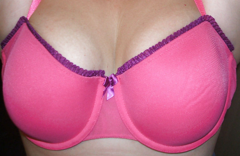 Porn image Woman their sell bra on the net