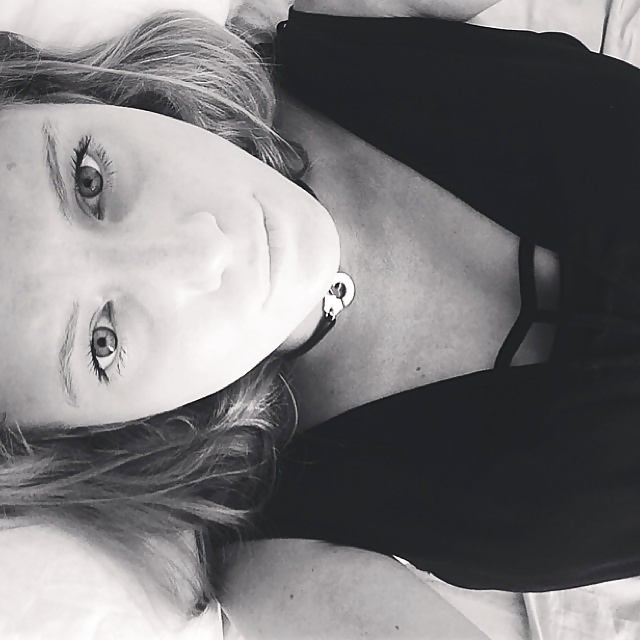 Porn image Chloe & Her Friends