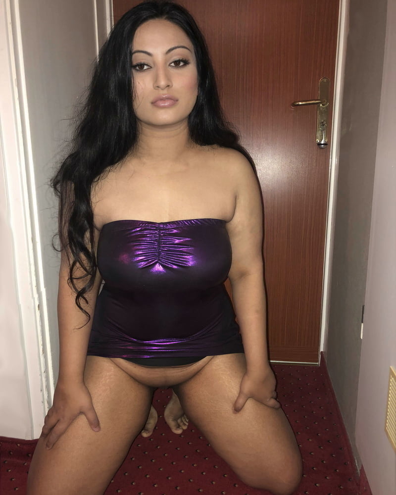 Nisha Hotel Slut - 39 Photos 