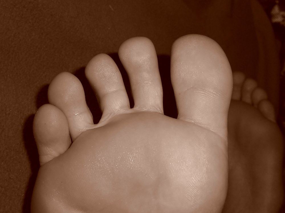 Porn image j'aime sentir ses petit pieds