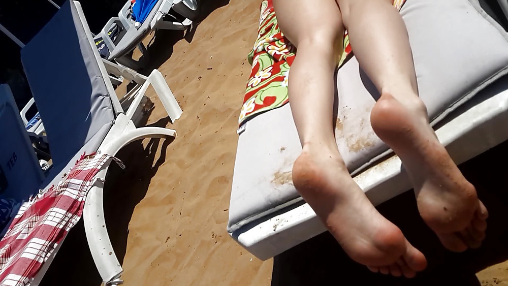 Porn image Turkish beach feet soles legs ass ayak bacak kalca candid