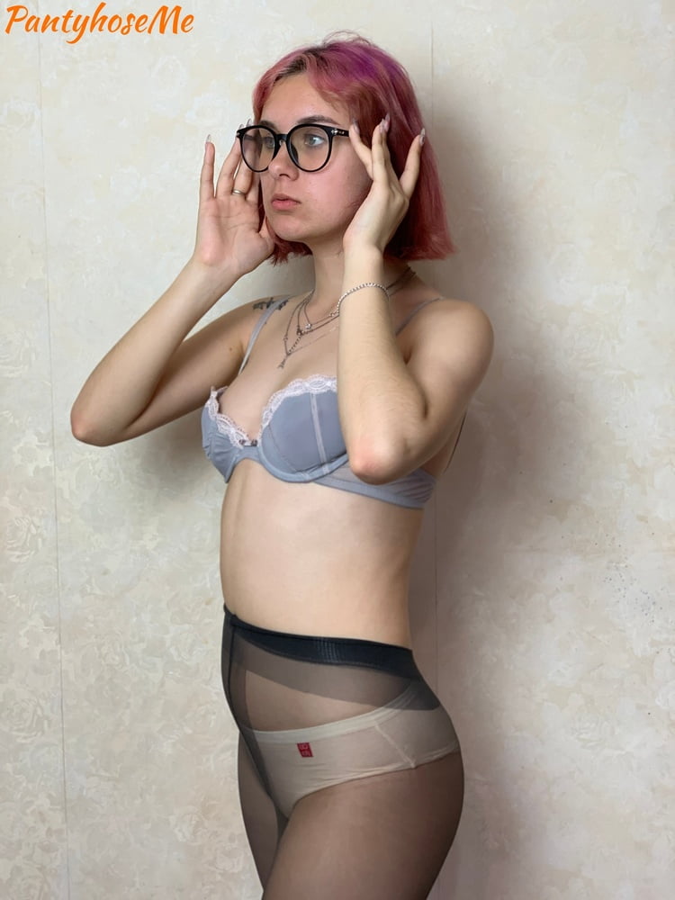 Nerdy Babe In Bra, Panties and Pantyhose - 23 Pics 