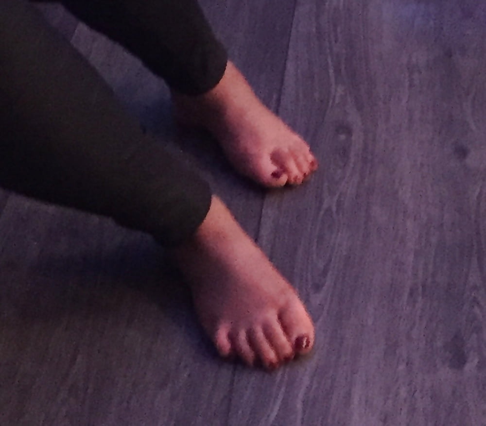 Porn image GF's friend candid feet pics