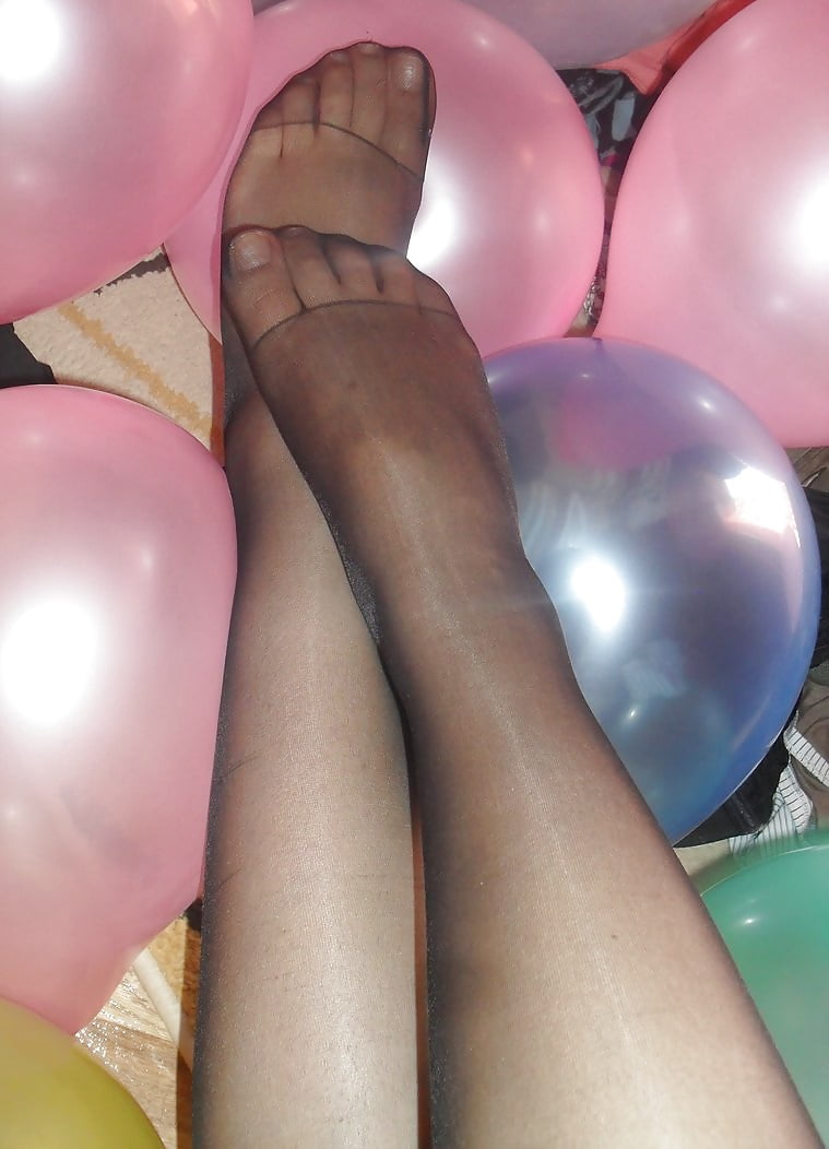 Porn image Curvy Girl's Sexy Pantyhose Legs + Feet!