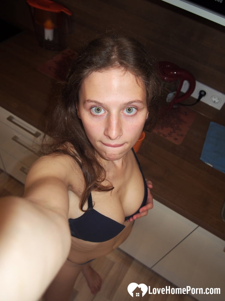 Hot teen posing with a dotted tie - 15 Photos 