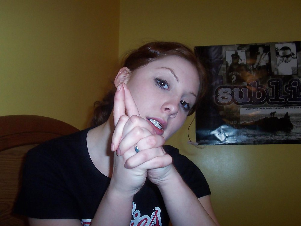 Porn image SingleStonerBabe From JoinUnTrue.com