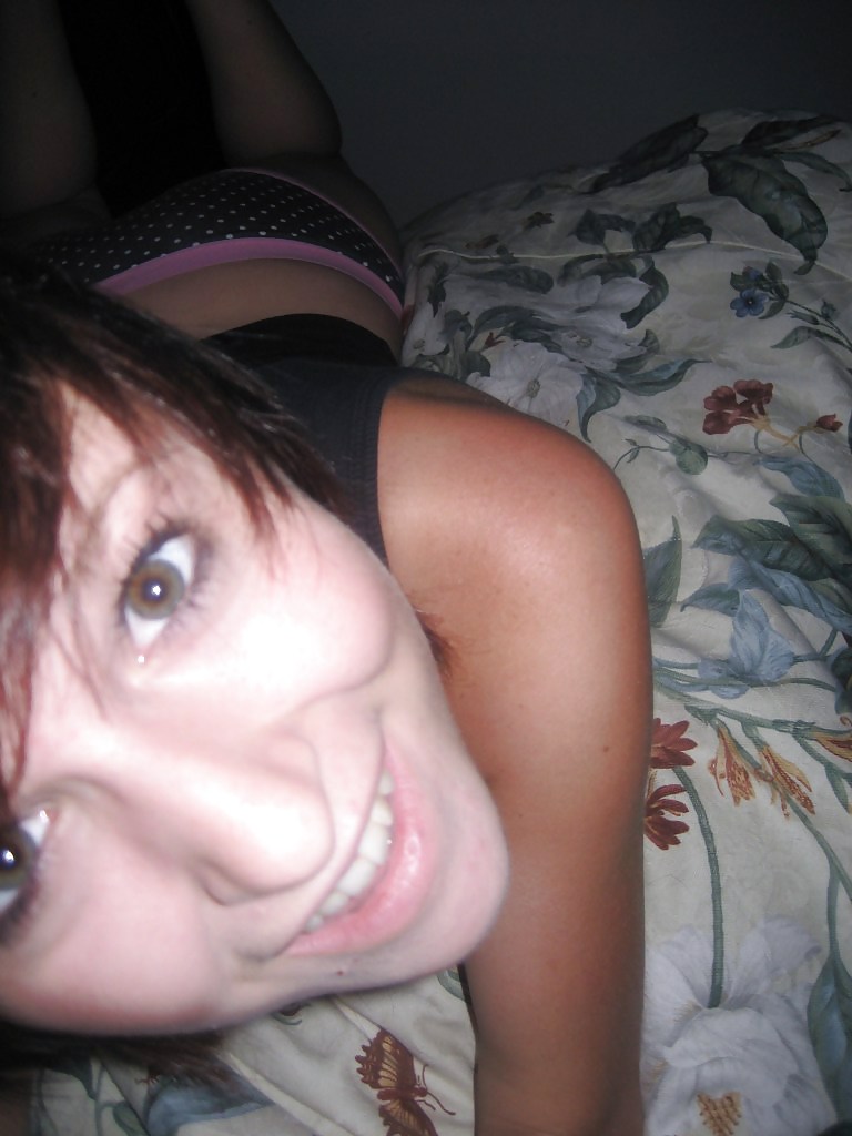 Porn image cute teen selfshot (non porn)