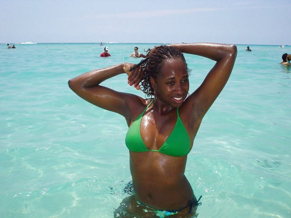 Porn image filles en maillot de bain 02