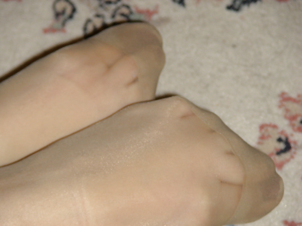 Porn image Girlfriend pantyhosed feet