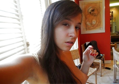 Porn image Young Slut Selfies