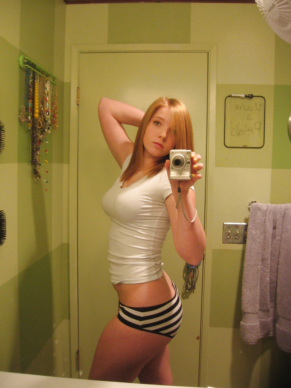 Porn image Hot girls doing selfies