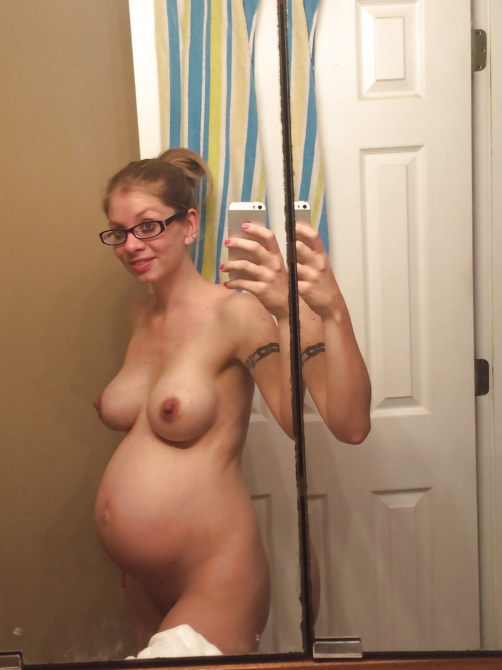 Nude Pregnant Amateurs