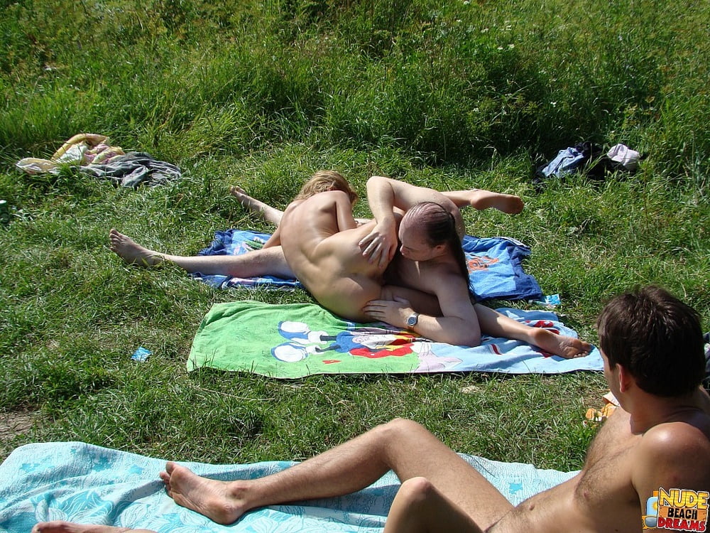 Two couples flirt when nude- 28 Photos 