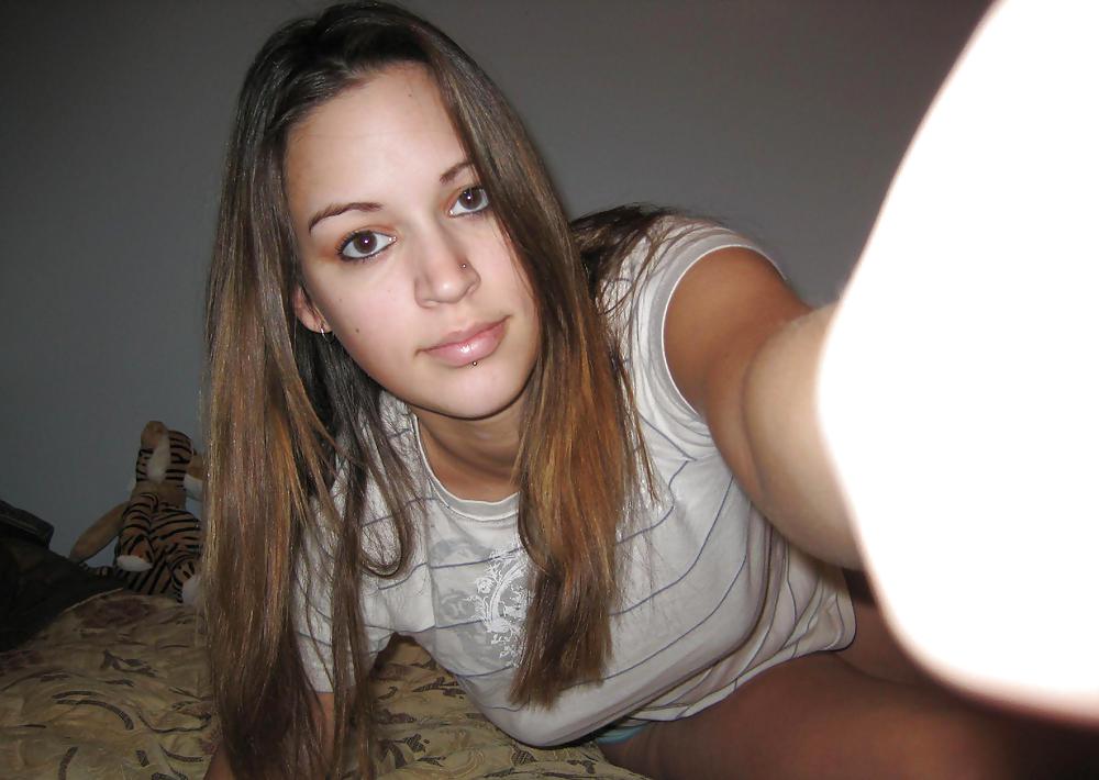 Porn image BUSTY MAKES SELFPICS