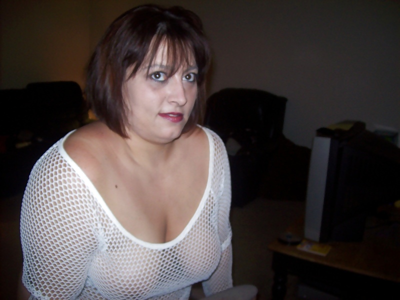 Porn image BBW HottwifeMacy poses in white