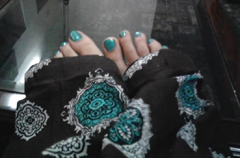 Porn image Contribution2 indian feet, hands, painted nails henna tattoo