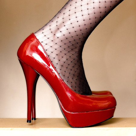 ----- HEELS & NYLONS ---- red Heels and pretty Nylons