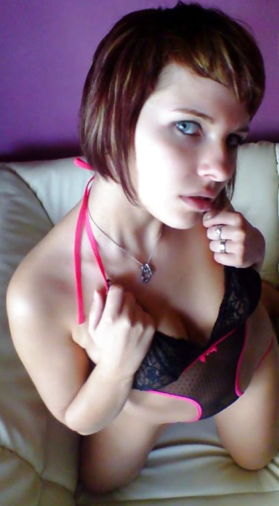 Porn image Private pics of a cute German short-haired teen girl