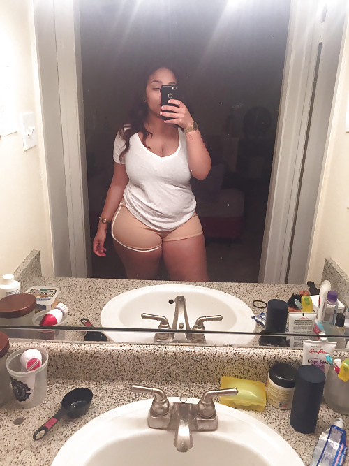 Porn image Thick Black Girl Selfie 6