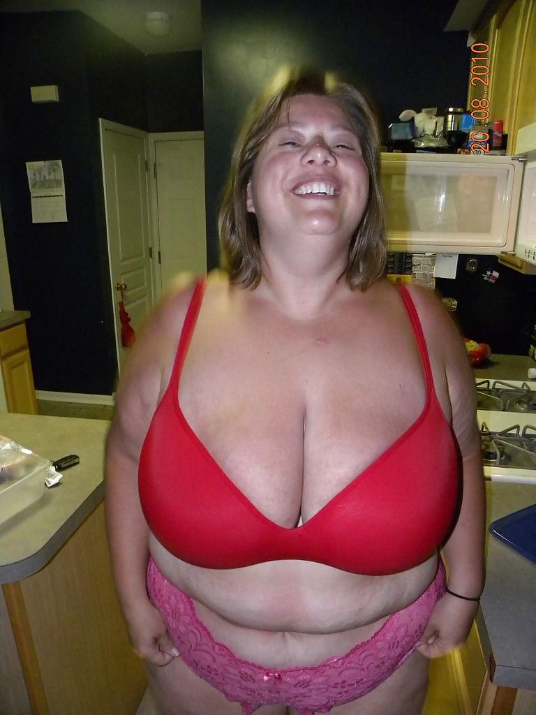 Porn image SmutDates.com Username 'DallasMomAli'